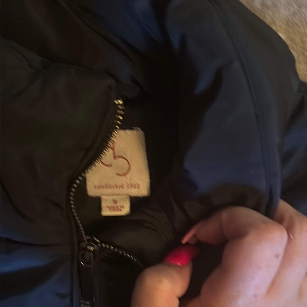 Black Puffer Jacket with Stand-Up Collar and Quilted Design - Picture 7 of 7